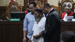 Jaksa Komisi Pemberantasan Korupsi (KPK) menuntut terdakwa Gubernur nonaktif Papua Lukas Enembe dengan hukuman 10 tahun dan 6 bulan kurungan penjara. (Liputan6.com/Angga Yuniar)