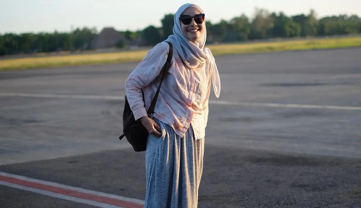 Zaskia pun tak jarang membagikan momennya berupa foto di akun Instagram pribadi muliknya. Banyak netizen yang terkesima dengannya. Walaupun menggunakan style yang sederhana, Zaskia selalu terlihat cantik. (Liputan6.com/IG/@zaskiadyamecca)
