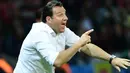 Pelatih Belgia,  Marc Wilmots berteriak memberikan instruksi kepada pemainnya saat melawan Wales pada perempat final Piala Eropa di Stade Pierre-Mauroy, Lille, Prancis, Sabtu (2/7/2016) dini hari WIB. (AFP/Emmanuel Dunand)