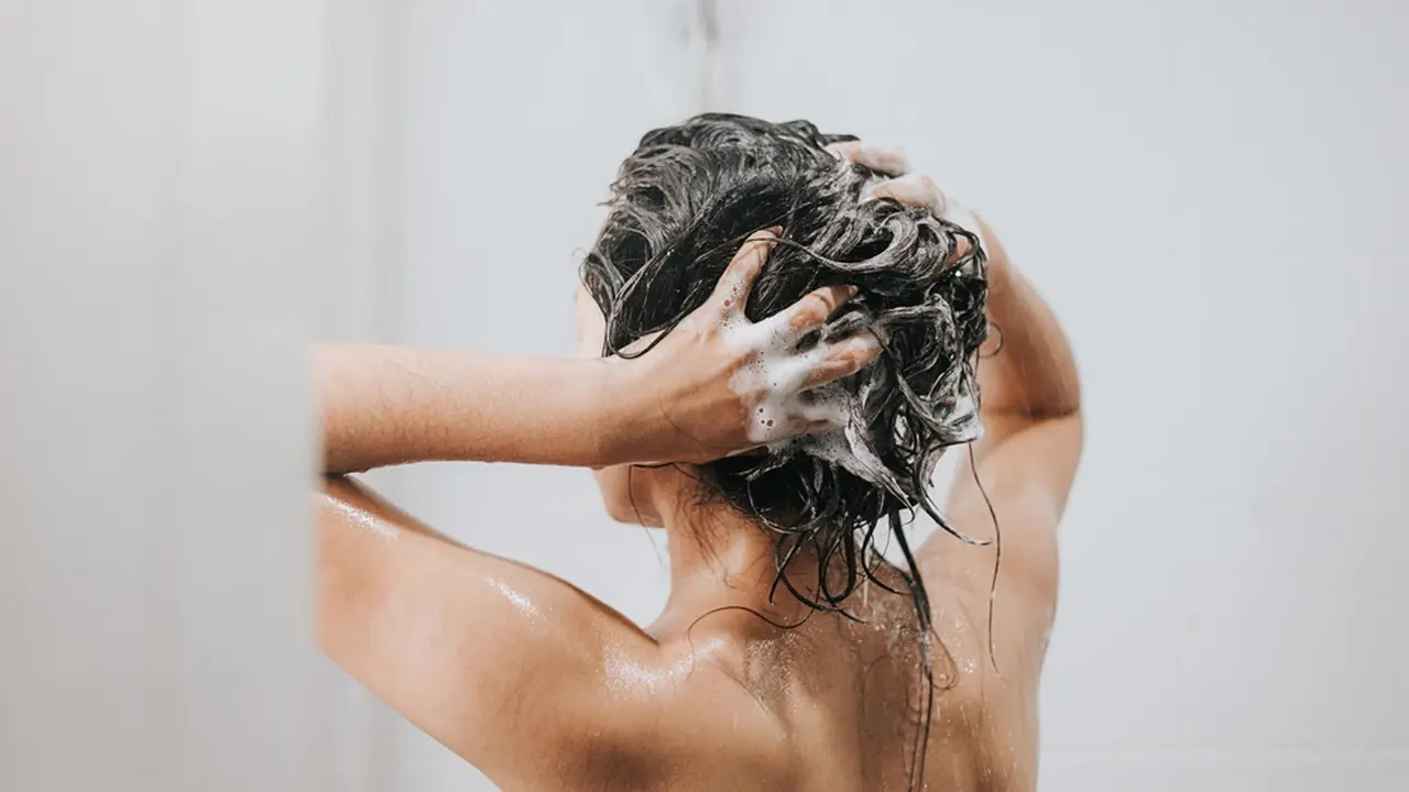 Penyebab Rambut Bercabang yang Sering Mengganggu Penampilan, Solusinya Ternyata Mudah!