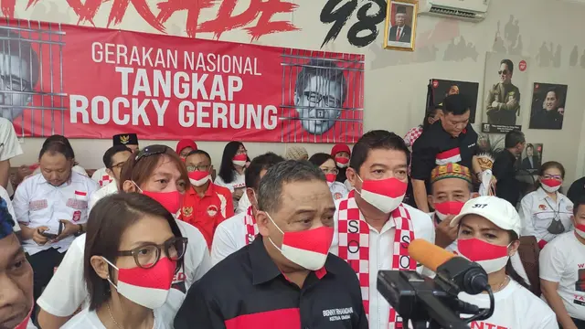 Ketua Umum Dewan Pimpinan Nasional Barisan Rakyat Indonesia Kawal Demokrasi atau DPN Barikade 98Benny Rhamdani memastikan aksi turun ke jalan guna menuntut Pengamat Politik Rocky Gerung untuk ditangkap.