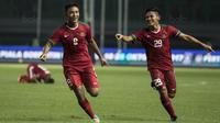 Striker Timnas Indonesia U-19, Rafly Mursalim, merayakan gol yang dicetaknya ke gawang Kamboja U-19 pada laga persahabatan di Stadion Patriot, Bekasi, Rabu (4/10/2017). Indonesia menang 2-0 atas Kamboja. (Bola.com/Vitalis Yogi Trisna)