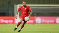 Gustavo Almeida menjalani debut bersama Persija Jakarta saat melawan Bhayangkara FC pada laga BRI Liga 1 di Stadion Patriot Candrabhaga, Bekasi, Senin (27/11/2023). (Bola.com/M Iqbal Ichsan)