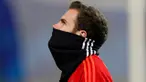 Juan Mata gelandang serang Manchester United berbagi tip bagaimana mengelabui kiper lawan dalam stuasi 1 on 1 pada pertandingan sepak bola.