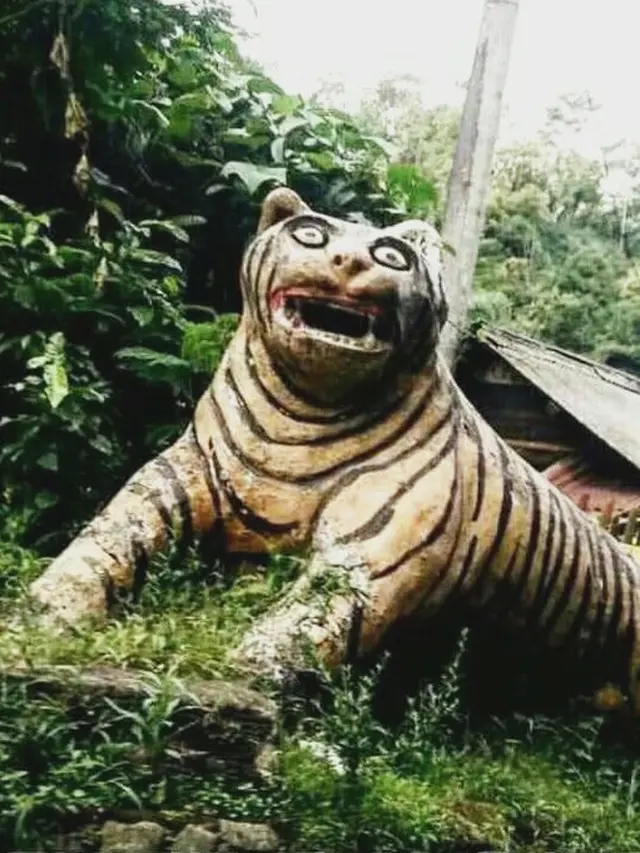 6 Patung Macan Dengan Mata Melotot Ini Bikin Ngakak