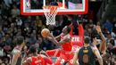 Pebasket Chicago Bulls, Jerian Grant, melakukan lay up saat melawan Cleveland Cavaliers pada laga NBA di United Center, Selasa (5/12/2017). Cleveland Cavaliers menang 113-91 atas Chicago Bulls. (AP/Charles Rex Arbogast)