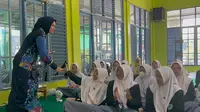 Anggota DPD RI Siti Aseanti saat sosialiasi Empat Pilar Kebangsaan yang digelar oleh MPR RI di Madrasah Aliyah Negeri (MAN) Kapuas, Kalimantan Tengah. (Foto: Istimewa).