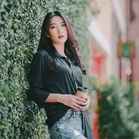 ilustrasi perempuan serius/Daenin/Shutterstock