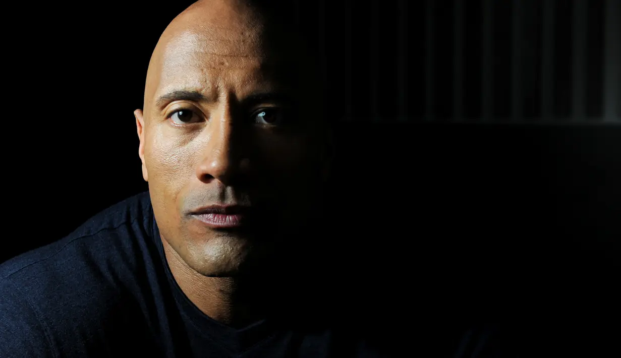 Anak anjing milik Dwayne Johnson tersebut tidak bisa berenang dan hanya diam seperti batu hingga tenggelam. (Bintang/EPA)