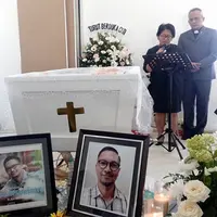 Presenter kuis acara Komunikata (TPI) tahun 2000-an, Isam Surentu menghembuskan nafas terakhirnya di rumah sakit Siloam, Palembang, Selasa (7/6/2016) pagi. (dok. Facebook)