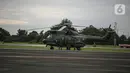 Helikopter TNI AU siap untuk diberangkatkan mencari Sriwijaya Air SJ 182 di Lanud Halim Perdanakusuma, Jakarta, Minggu (10/1/2021). TNI AU memberangkatkan tiga alutsista untuk mencari Sriwijaya Air SJ 182 yang hilang kontak di sekitaran perairan Kepulauan Seribu. (Liputan6.com/Faizal Fanani)