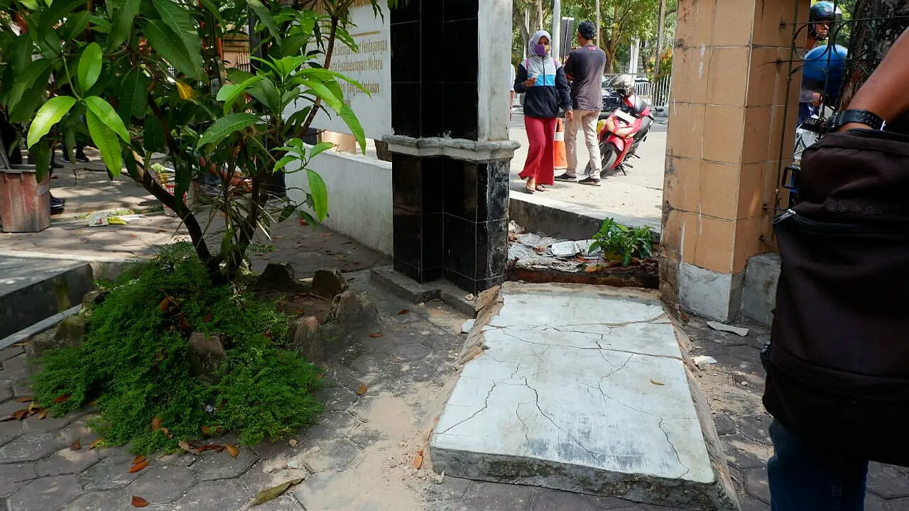 Tembok Sekolah Roboh di Pekanbaru