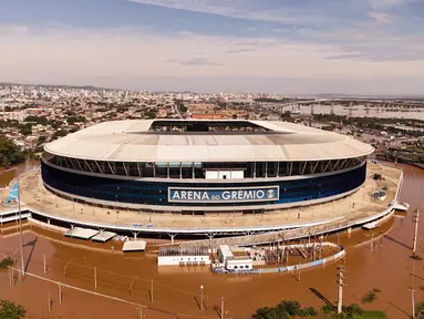 Foto udara stadion klub Brasil Gremio, Arena do Gremio saat dilanda banjir di Porto Alegre, negara bagian Rio Grande do Sul, Brasil, pada 7 Mei 2024. (AFP/Carlos Fabal)