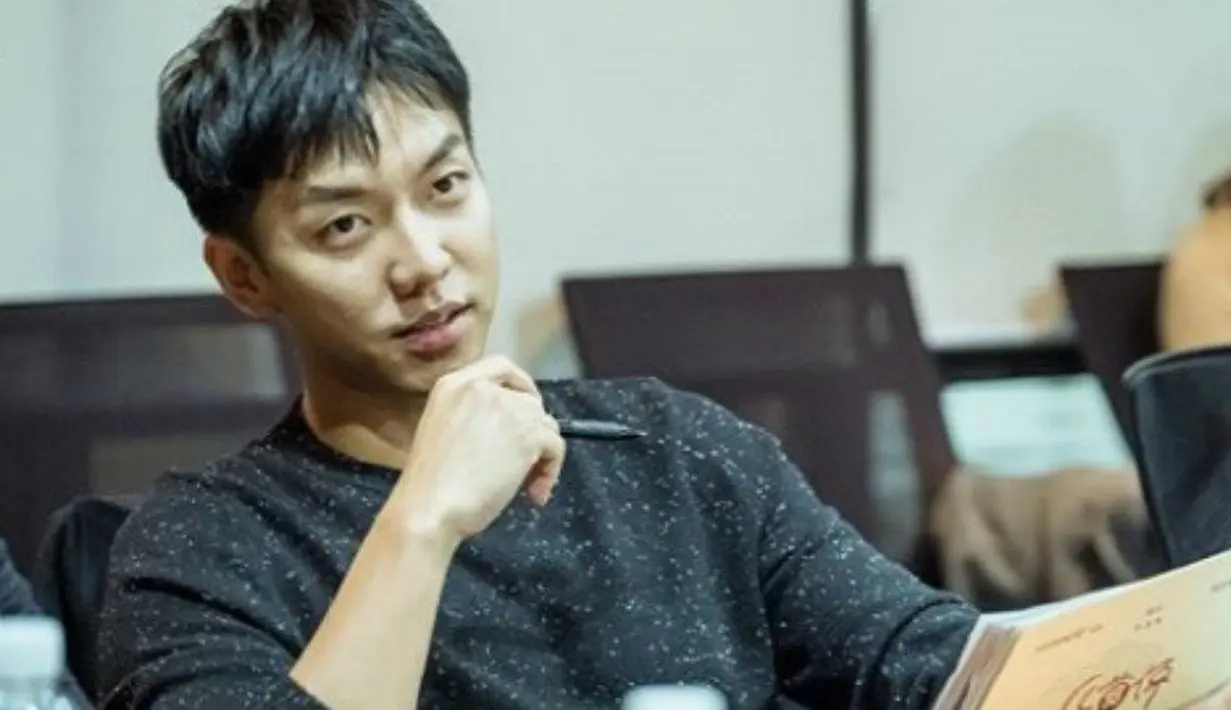 Tak hanya itu, Lee Seung Gi juga beradu akting dengan Minhyuk CN Blue, Minho SHINee, dann Yeon Woo Jin. Lee Seung Gi punya cerita seru saat beradu akting dengan Minho. (Foto: Allkpop.com)