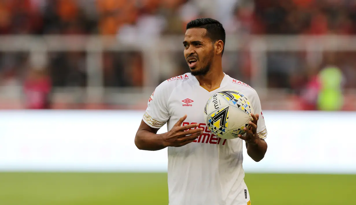 Bek PSM Makassar, Hasyim Kipuw, saat melawan Persija Jakarta pada laga Liga 1 2019 di SUGBK, Jakarta, Rabu (28/8). Kedua tim bermain imbang 0-0. (Bola.com/M Iqbal Ichsan)
