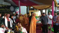 Yayasan Pena dan Pundi Amal Peduli Kasih SCTV-Indosiar menyantuni 1.000 anak yatim (Liputan6.com/ Achmad Sudarno)