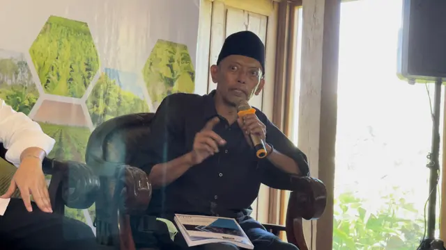 Ketua DPD Asosiasi Petani Tembakau Indonesia (APTI) Jawa Tengah dan Koordinator Bidang Kerja Sama Antar-Lembaga DPN APTI Hafidz BR di Wonogiri, Jawa Tengah, 7 Juli 2022