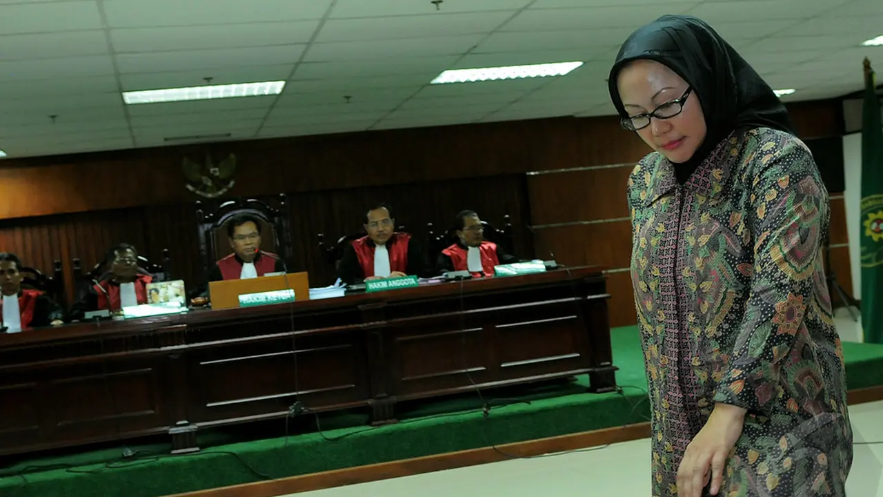 Ekspresi Atut Saat Divonis 4 Tahun Penjara