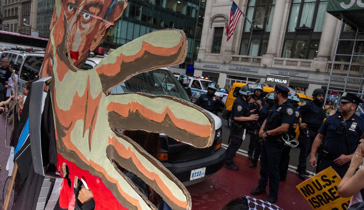 Protes ini dipicu pernyataan Benjamin Netanyahu terkait serangan ke Lebanon. (Alex Kent/Getty Images North America/Getty Images via AFP)