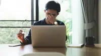Gangguan Pandangan Intai Mereka yang Terlalu Lama di Depan Layar Komputer, 4 Cara Ini Bantu Mengatasinya