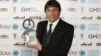 Manajer Chelsea Antonio Conte terpilih sebagai manajer terbaik 2017 pada acara London Football Award. (dok. Chelsea FC)