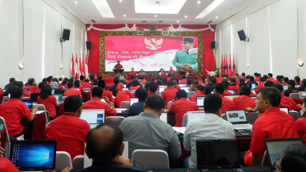 Sekjen PDIP, Hasto Kruistiyanto menyampaikan arahan di hadapan bakal calon legislatif (Liputan6.com/Putu Merta)