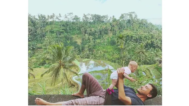 6 Potret Kebersamaan Raisa, Hamish dan Putrinya, Bikin Gemas