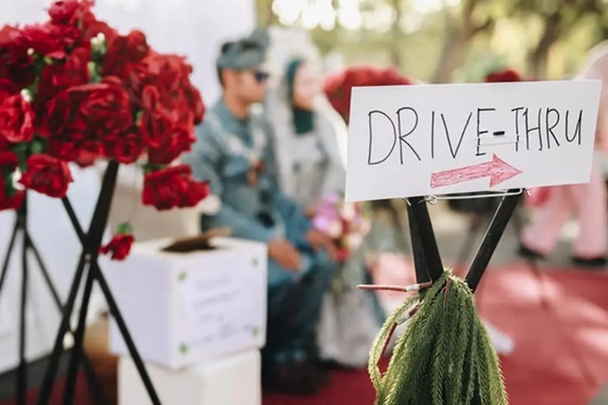 Marak Virus Corona, Ini 6 Potret Pernikahan Unik Pakai Konsep Drive-Thru