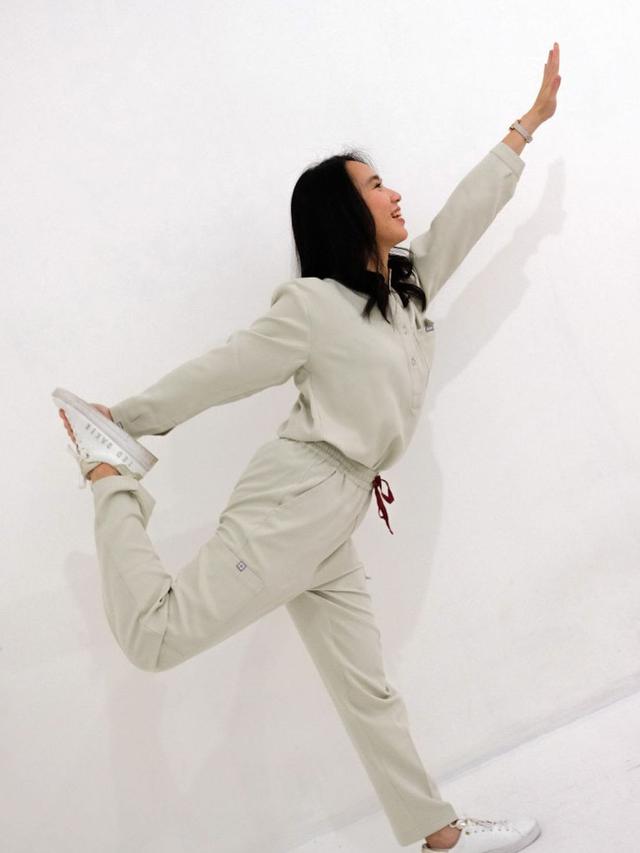 Saat Dokter Rancang Baju Jaga Modis untuk Tenaga Medis