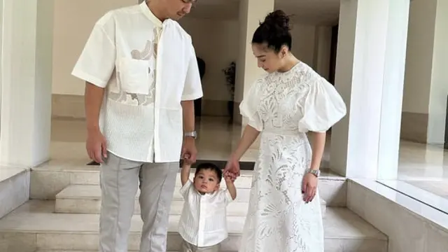 Tampilan Nikita Willy dan keluarga saat lebaran