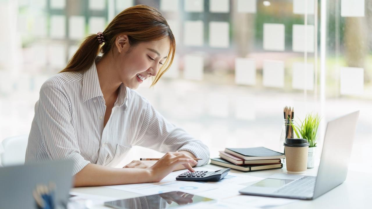 Ilustrasi mengelola keuangan