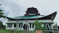 Masjid Laksamana Cheng Hoo Jambi yang progres pembangunanya telah mencapai 70 persen. Masjid ini masuk daftar sederet masjid di nusantara yang namanya diabadikan dari pengembara muslim Tionghoa. (Liputan6.com / Gresi Plasmanto)