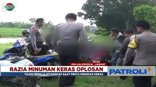 Polsek Jatitujuh dan TNI tangkap tujuh remaja yang asyik berpesta miras oplosan di Majalengka, Jawa Barat.