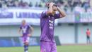 Pemain Persita Tangerang, Ezequiel Vidal, tampak kecewa setelah gagal mencetak gol ke gawang Persebaya Surabaya pada laga pekan ke-18 BRI Liga 1 2022/2023 di Stadion Indomilk Arena, Tangerang, Rabu (18/1/2023) sore WIB. Persita kalah 0-5 dari Persebaya. (Bola.com/M Iqbal Ichsan)