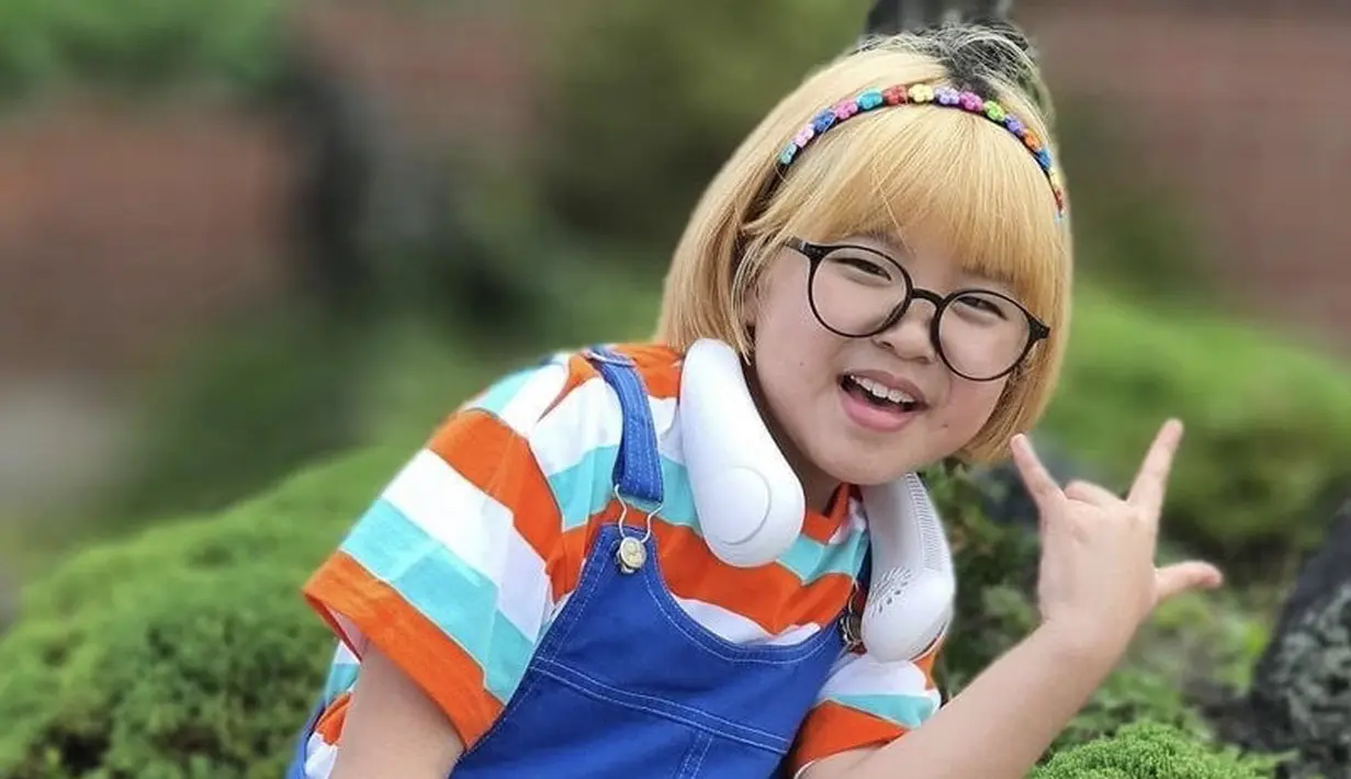 Go Do Yeon yang berusia 9 tahun tampil menggemaskan dengan beberapa outfit yang ia posting di akun Instagramnya @lee_6038.