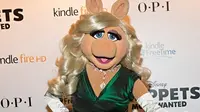 Tokoh Muppet Show Kenakan Gaun Vivienne Westwood