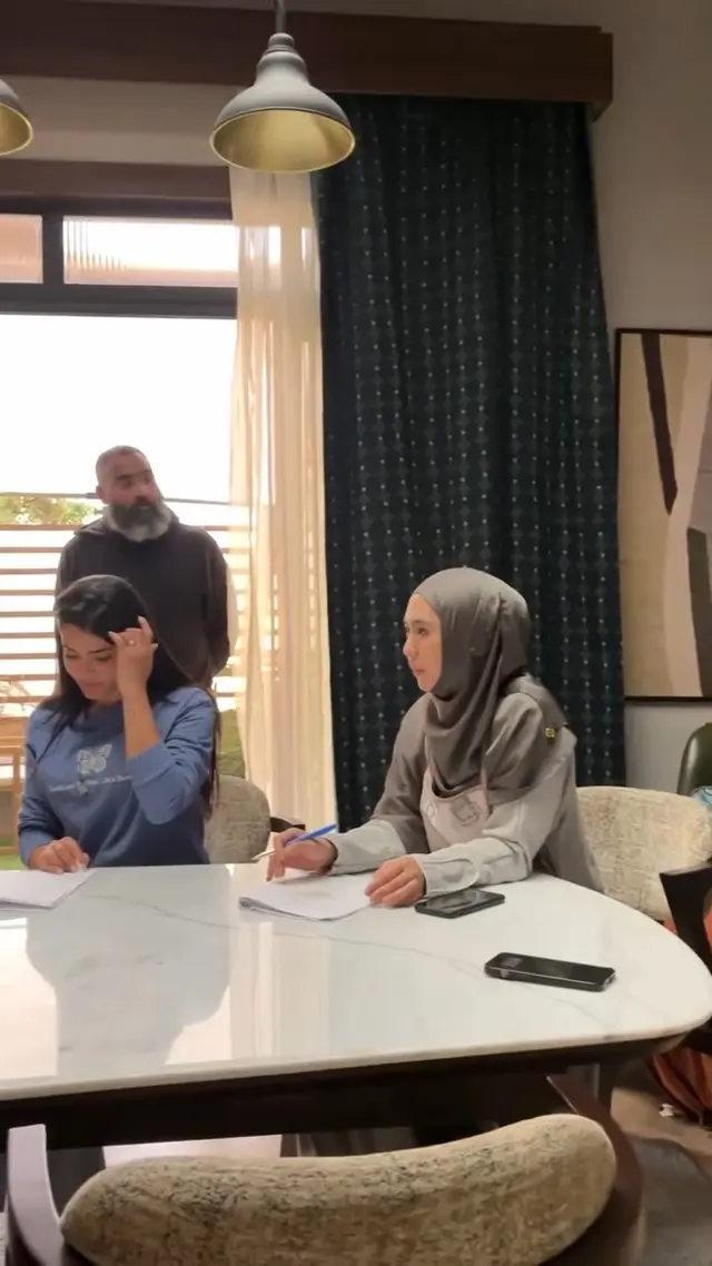 5 Potret Oki Setiana Dewi syuting series Ramadan Mesir, bangga dramanya jadi tontonan favorit