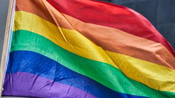 Kedubes Inggris di Jakarta Kibarkan Bendera LGBT di Hari Anti-Homofobia