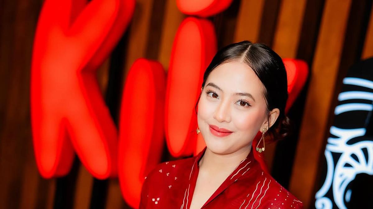 Potret Makeup Look Elegan dan Fresh Zara Adhisty di Gala Dinner "Berebut Jenazah"