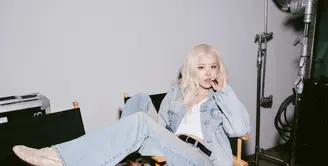 Levi’s® secara resmi umumkan kemitraan global multi-tahun bersama ROSÉ, penyanyi-penulis lagu internasional papan atas sekaligus ikon
global. (Foto: Levi's)