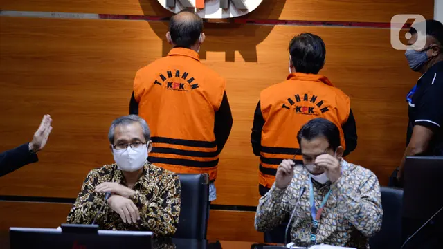 KPK Tunjukkan Tersangka Kasus Suap Saat Konferensi Pers