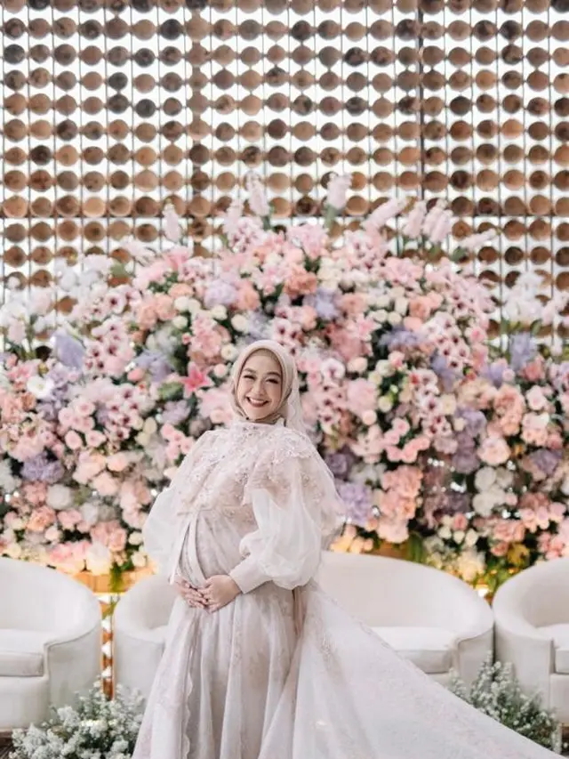 9 Potret Ria Ricis di Acara Pengajian dan Siraman 7 Bulan Baby R, Bumil Cantik Pakai Busana Serba Pink