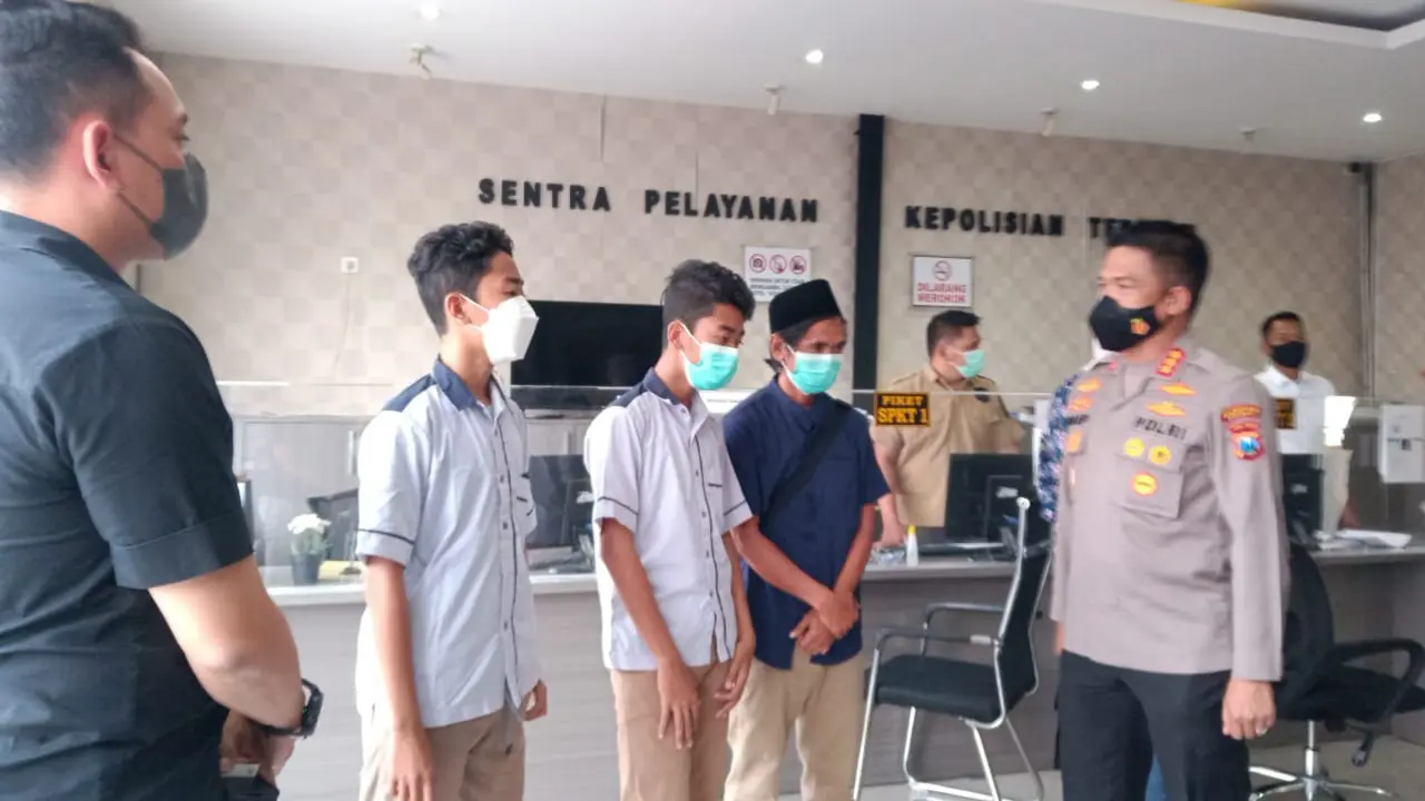 Kasus pemukulan guru terhadap siswa di SMP Surabaya berujung ke polisi. (Dian Kurniawan/Liputan6.com)