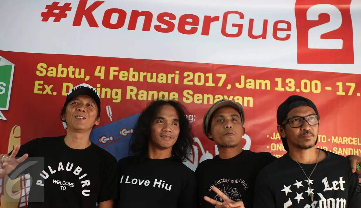 Grup musik Slank usai memberi keterangan jelang konser bertajuk 'Gue2' di Jakarta, Jumat (3/2). Dalam kampanye rakyat Ahok-Djarot, musisi papan atas Indonesia akan menggelar konser bertajuk #KonserGue2. (Liputan6.com/Immanuel Antonius)