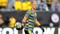 Menurut Sun Sport, Chelsea mempersiapkan dana kurang lebih 5 juta pound untuk mendatangkan Joe Hart dari Manchester City. (Elsa/Getty Images/AFP)