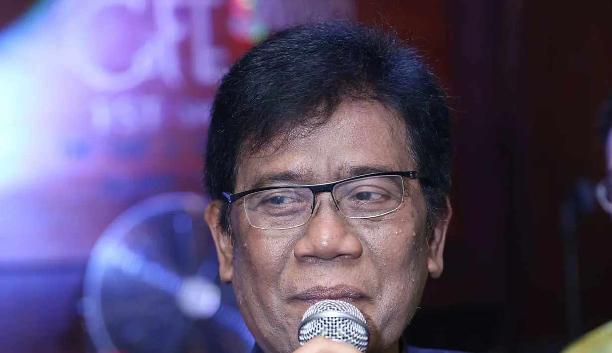 Salah satu keponakan Eddy Silitonga, Mario menjelaskan kalo penyanyi berusia 65 tahun itu sedang menjalani perawatan di rumah sakit. Dan kondisinya semakin membaik. (Nurwahyunan/Bintang.com)