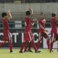 Pemain Timnas Indonesia U-19 saat uji coba melawan Espanyol B pada laga persahabatan di Stadion GBLA, Bandung, (15/7/2017). Timnas U-19 kalah 2-4. (Bola.com/Nicklas Hanoatubun)