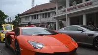 Balaikota Malang Berubah Jadi Tempat Parkir Ferrari
