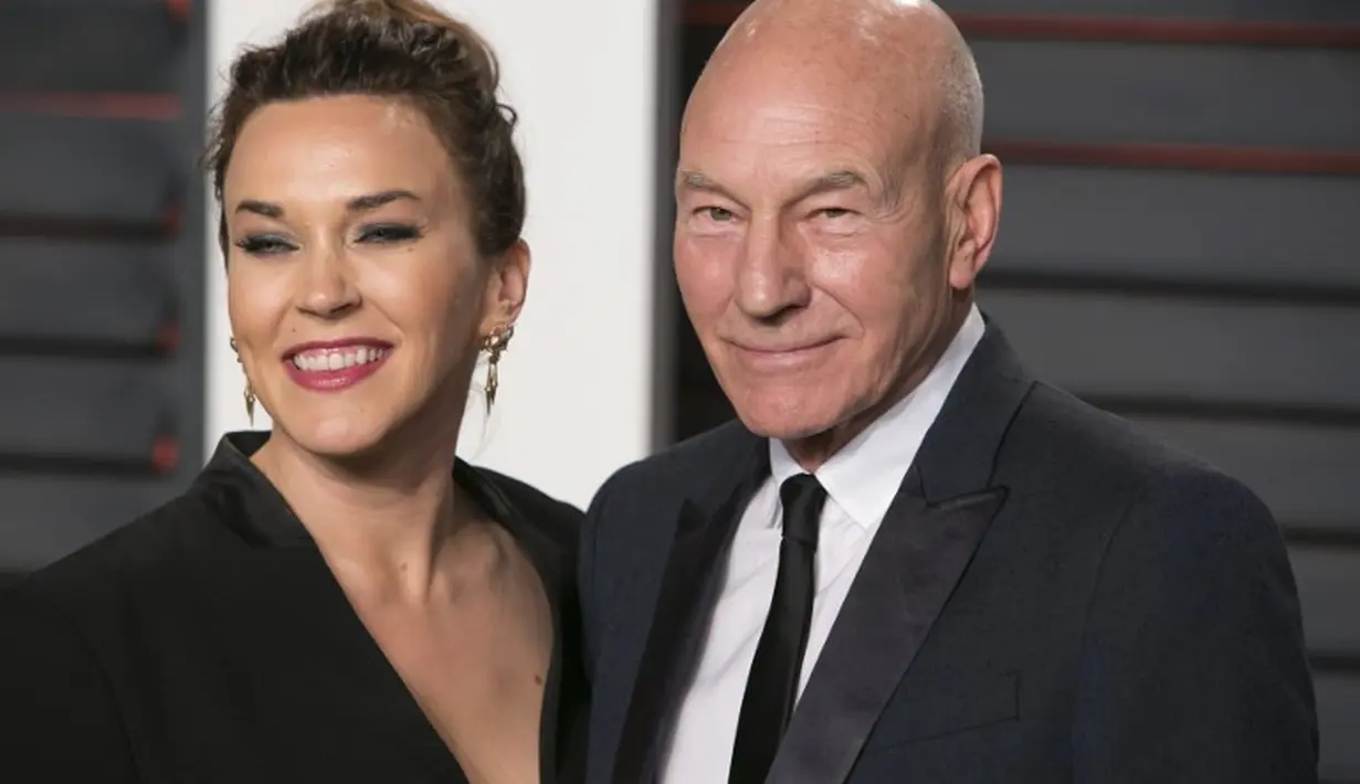 Patrick Stewart dan Sunny Ozell menikah di tahun 2013 dengan beda usia 38 tahun. Aktor X-Men ini lahir pada tahun 1940 sementara istrinya 1982. (ADRIAN SANCHEZ-GONZALEZ / AFP)