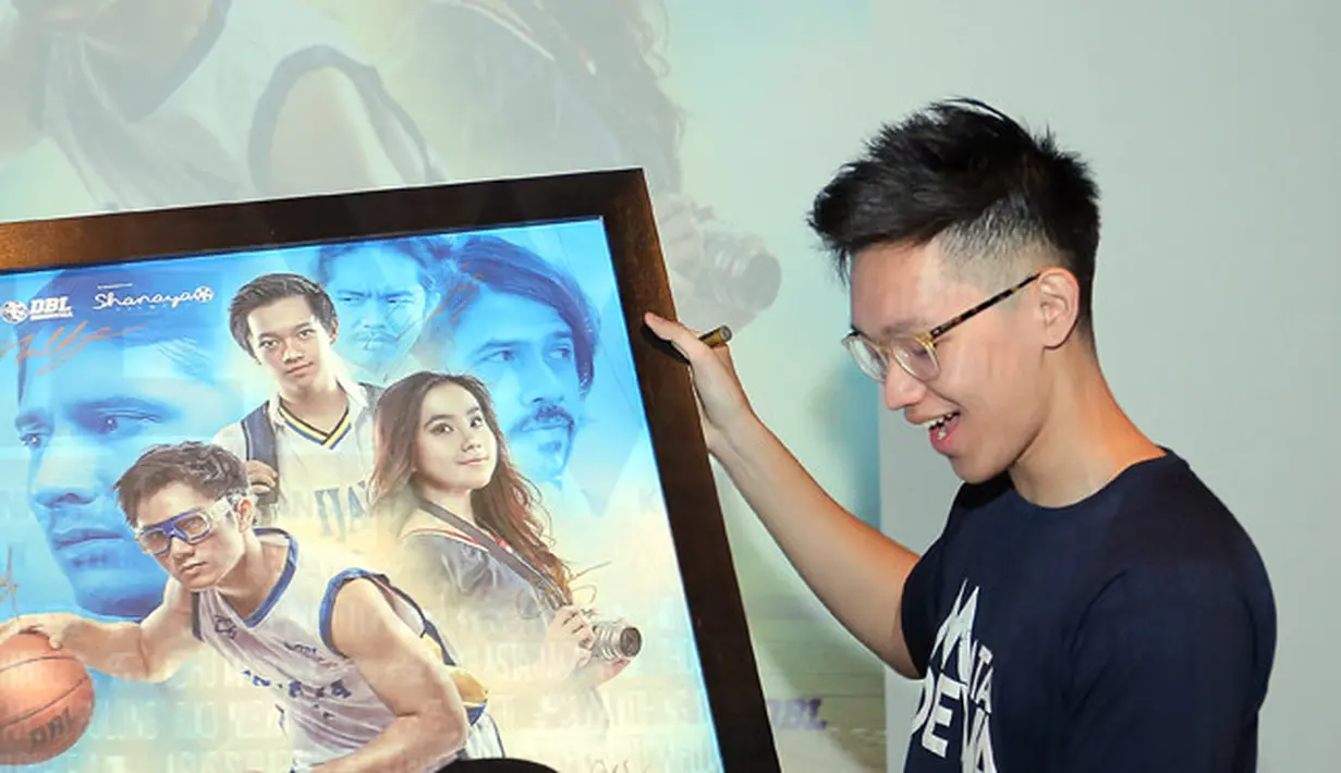 Selain Brandon Salim, film berjudul Mata Dewa ini yang disutradarai oleh Andi Bachtiar Yusuf ini juga diperankan oleh Kenny Austin, dan Chelsea Agatha. Rencananya, film ini akan tayang pada 8 Maret 2018. (Deki Prayoga/Bintang.com)